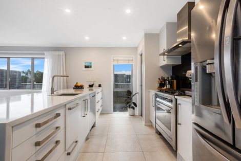 Photo of property in 17 Kepler Way, Aotea, Porirua, 5024