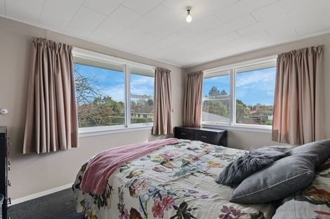 Photo of property in 10 Clipper Place, Redwood, Christchurch, 8051