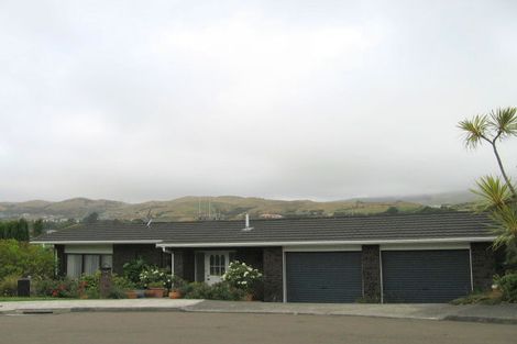 Photo of property in 14 Mckeefry Grove, Tawa, Wellington, 5028