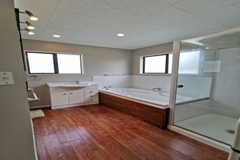 Photo of property in 16 Raphael Place, West Harbour, Auckland, 0618