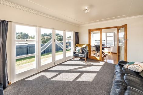 Photo of property in 6 Glenn Street, Castlecliff, Whanganui, 4501
