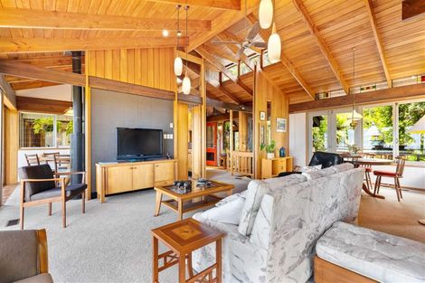 Photo of property in 13 Quinns Road, Waiatarua, Auckland, 0612