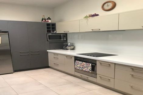 Photo of property in 48 Aurea Avenue, Pakuranga, Auckland, 2010