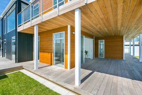 Photo of property in 16 Hine Street, New Plymouth, 4310