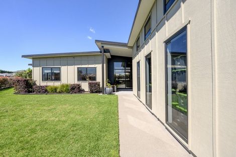 Photo of property in 2 Benmore Crescent, Pyes Pa, Tauranga, 3112