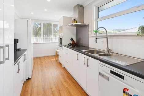 Photo of property in 45 Victory Crescent, Tawa, Wellington, 5028