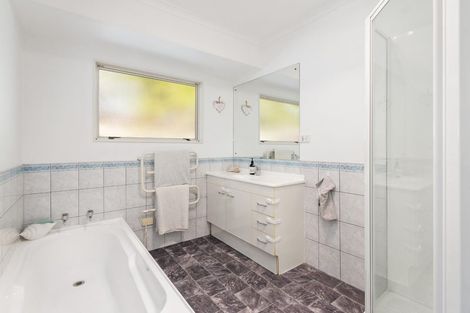 Photo of property in 17 Bella Villa Drive, Waiuku, 2123