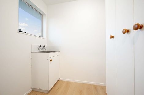 Photo of property in 12 Raelene Place, Massey, Auckland, 0614