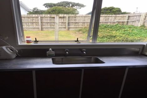 Photo of property in 24b Fitzpatrick Street, Newlands, Wellington, 6037