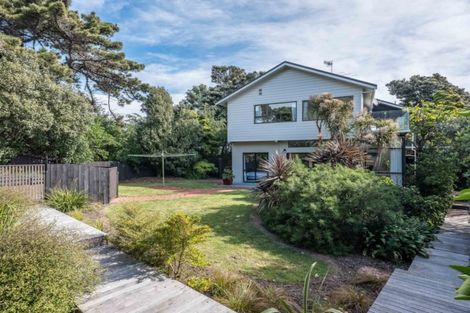 Photo of property in 9 Hona Street, Waikanae Beach, Waikanae, 5036
