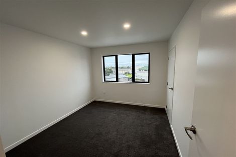 Photo of property in 2/3 Abbotleigh Avenue, Te Atatu Peninsula, Auckland, 0610