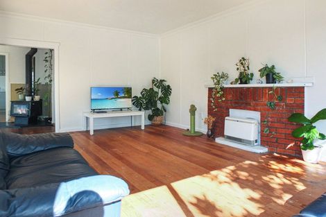 Photo of property in 19 Johnston Street, Foxton, 4814