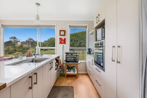 Photo of property in 47 Crosland Road, South Head, Helensville, 0874