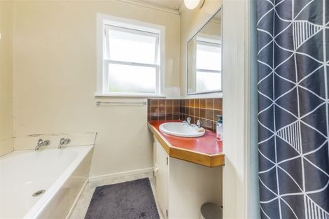 Photo of property in 28 Bert Wilson Place, Cockle Bay, Auckland, 2014