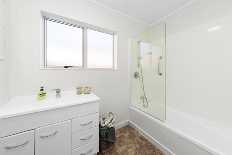 Photo of property in 37 Kona Crescent, Henderson, Auckland, 0610