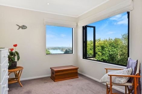 Photo of property in 19 Chatham Avenue, Paremoremo, Auckland, 0632