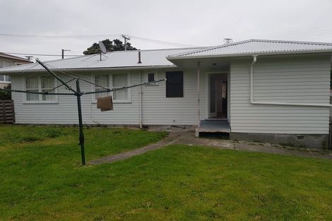 Photo of property in 13 Barclay Street, Newlands, Wellington, 6037