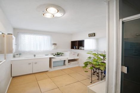 Photo of property in 28 Cottingham Crescent, Mangere East, Auckland, 2024
