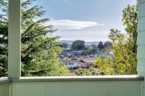 Photo of property in 33 Rangeview Road, Sunnyvale, Auckland, 0612