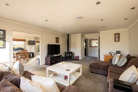 Photo of property in 395 Manutahi Road, Lepperton, New Plymouth, 4373