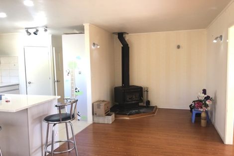 Photo of property in 2/66 Buscomb Avenue, Henderson, Auckland, 0610