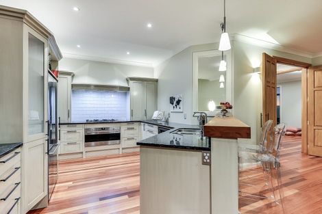 Photo of property in 145 Lake Crescent, Hamilton Lake, Hamilton, 3204