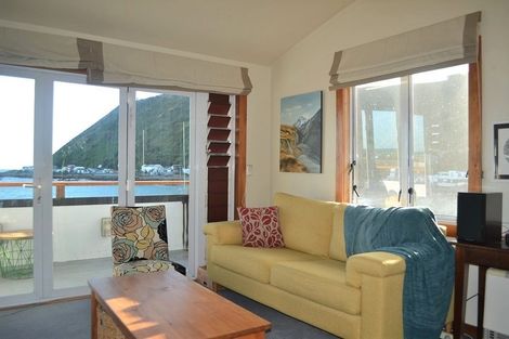 Photo of property in 32 Owhiro Bay Parade, Owhiro Bay, Wellington, 6023