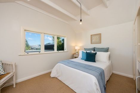 Photo of property in 36 Apu Crescent, Lyall Bay, Wellington, 6022