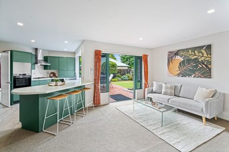 Photo of property in 21 Thornwood Place, Redwood, Christchurch, 8051