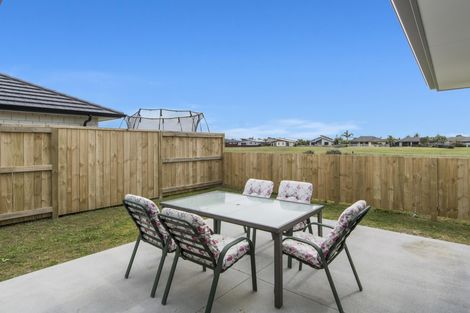 Photo of property in 61 Harding Drive, Papamoa Beach, Papamoa, 3118