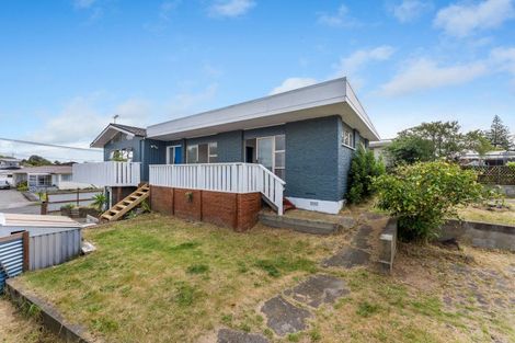 Photo of property in 62 Toi Street, Otaki Beach, Otaki, 5512