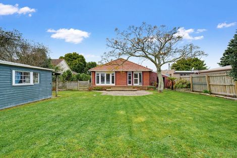 Photo of property in 59 Weston Avenue, Roslyn, Palmerston North, 4414