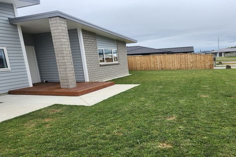 Photo of property in 8 Ash Close, Levin, 5510