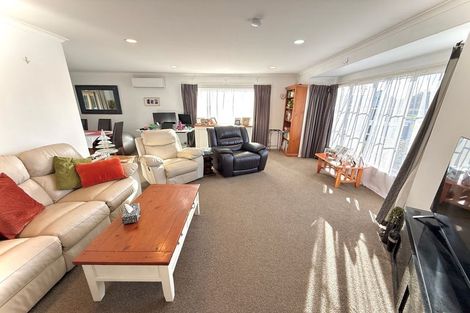 Photo of property in 40 Thornbury Crescent, East Tamaki Heights, Auckland, 2016