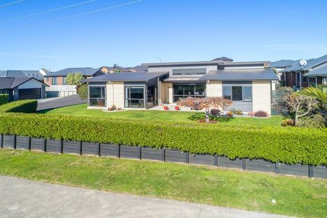 Photo of property in 2 Ruske Place, Grandview Heights, Hamilton, 3200