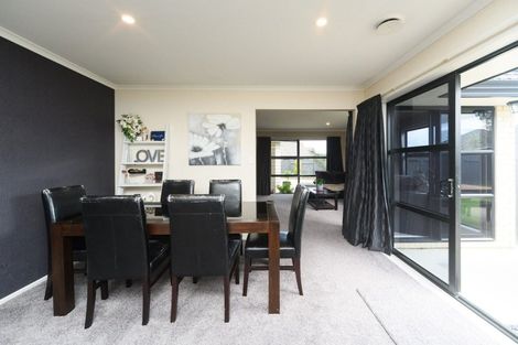 Photo of property in 6 Nevada Way, Kelvin Grove, Palmerston North, 4414