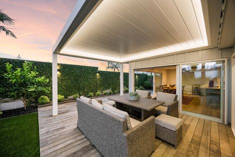 Photo of property in 9a Craig Road, Milford, Auckland, 0620