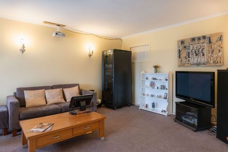 Photo of property in 132 Avonhead Road, Avonhead, Christchurch, 8042