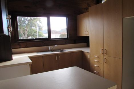 Photo of property in 2/68 Gibbons Street, Ebdentown, Upper Hutt, 5018