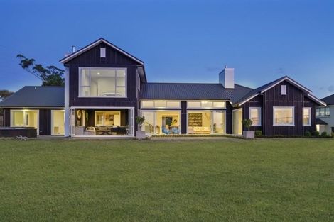 Photo of property in 12 Myra Evelyn Grove, Dairy Flat, Albany, 0792