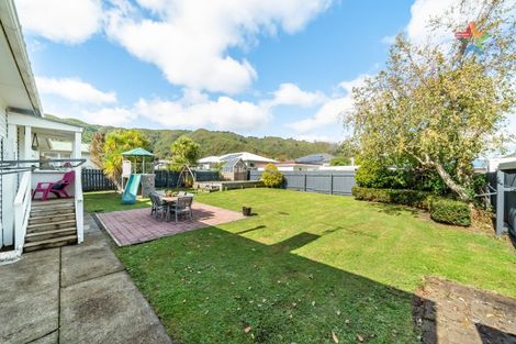 Photo of property in 33 Russell Road, Wainuiomata, Lower Hutt, 5014