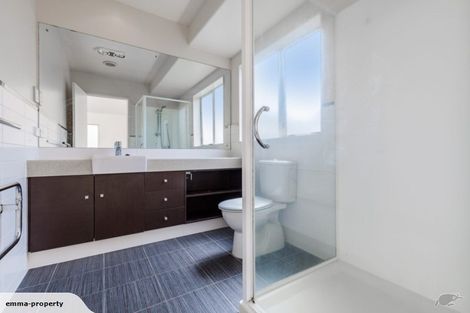 Photo of property in 22 Terrasini Drive, Flat Bush, Auckland, 2019