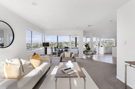 Photo of property in 2/9 Colmar Road, Mellons Bay, Auckland, 2014