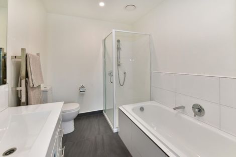 Photo of property in 3/22 Northcross Drive, Oteha, Auckland, 0632