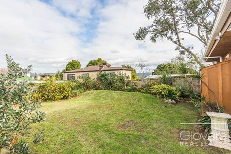 Photo of property in 2/10 Gaede Terrace, Sunnyvale, Auckland, 0612