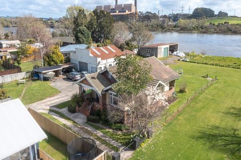 Photo of property in 122 Great South Road, Huntly, 3700