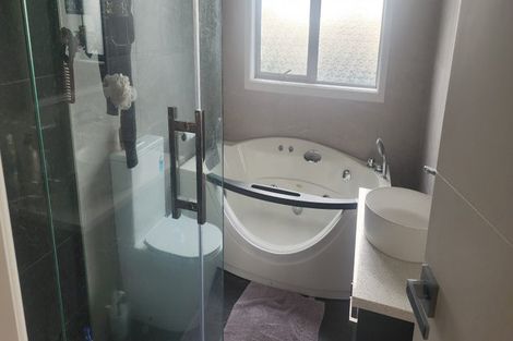 Photo of property in 4 Fortuna Place, East Tamaki Heights, Auckland, 2016