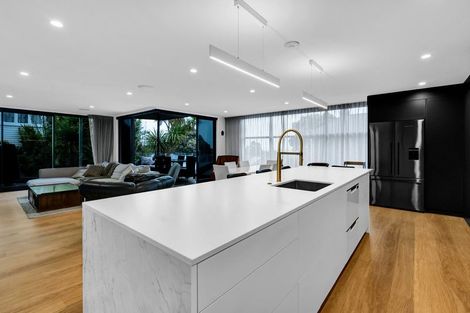 Photo of property in 28a Waiwaka Terrace, Strandon, New Plymouth, 4312