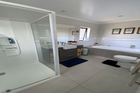 Photo of property in 10 Mauku Lane, Greenhithe, Auckland, 0632