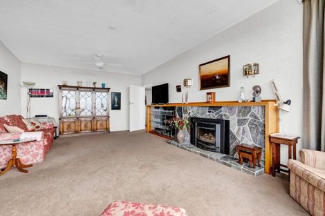 Photo of property in 335c Devon Street West, New Plymouth, 4310